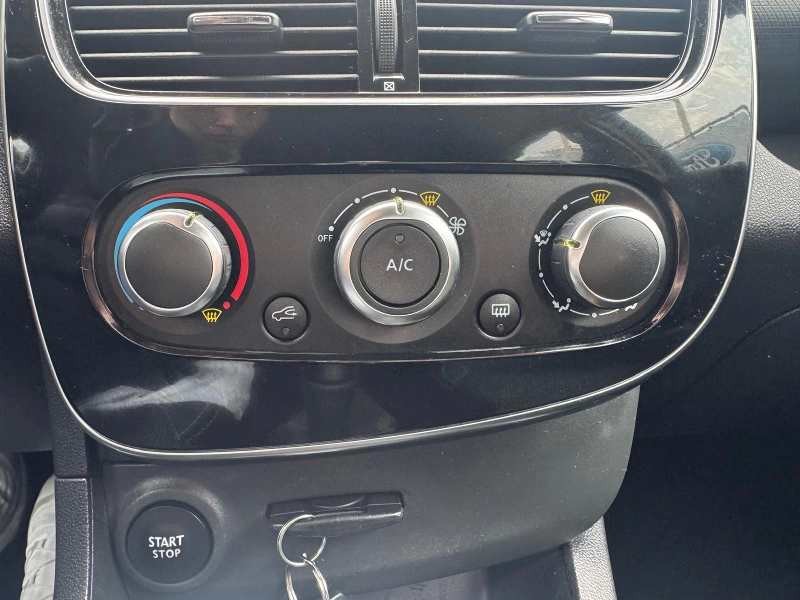 Renault-Clio-image-13