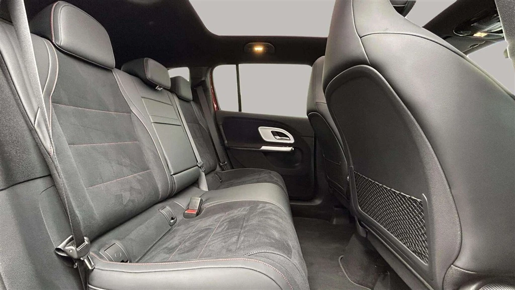 Mercedes-Benz-GLB-image-22