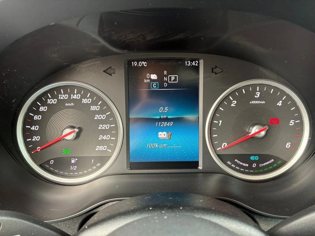 Mercedes-Benz-GLC 300 de-image-6