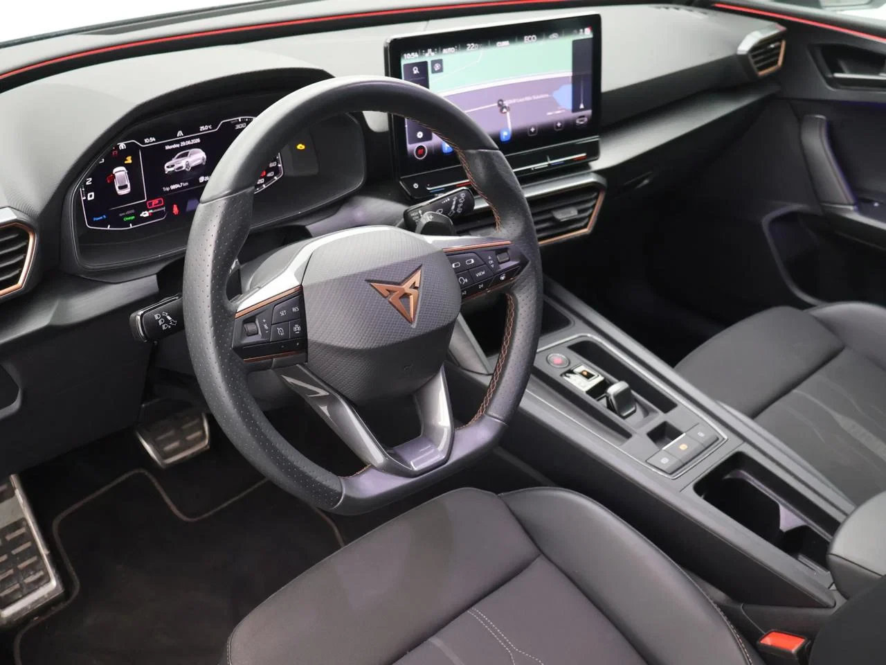 CUPRA Leon Sportstourer ST e-Hybrid (PHEV) Leon Break 1.4e-PHEV 204PK *AUTOMAAT*LEDER*SPORTZETESL*CAMERA*PDC*CRUISE*NAVI*APP-CONNECT*AIRCO*...*