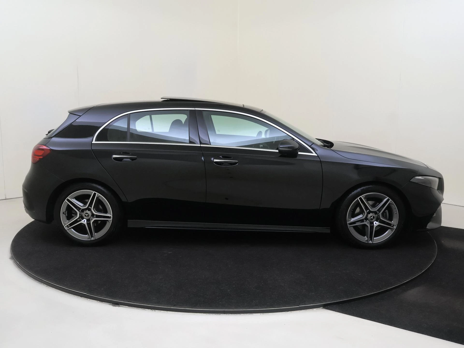 Mercedes-Benz-A-Klasse-image-8