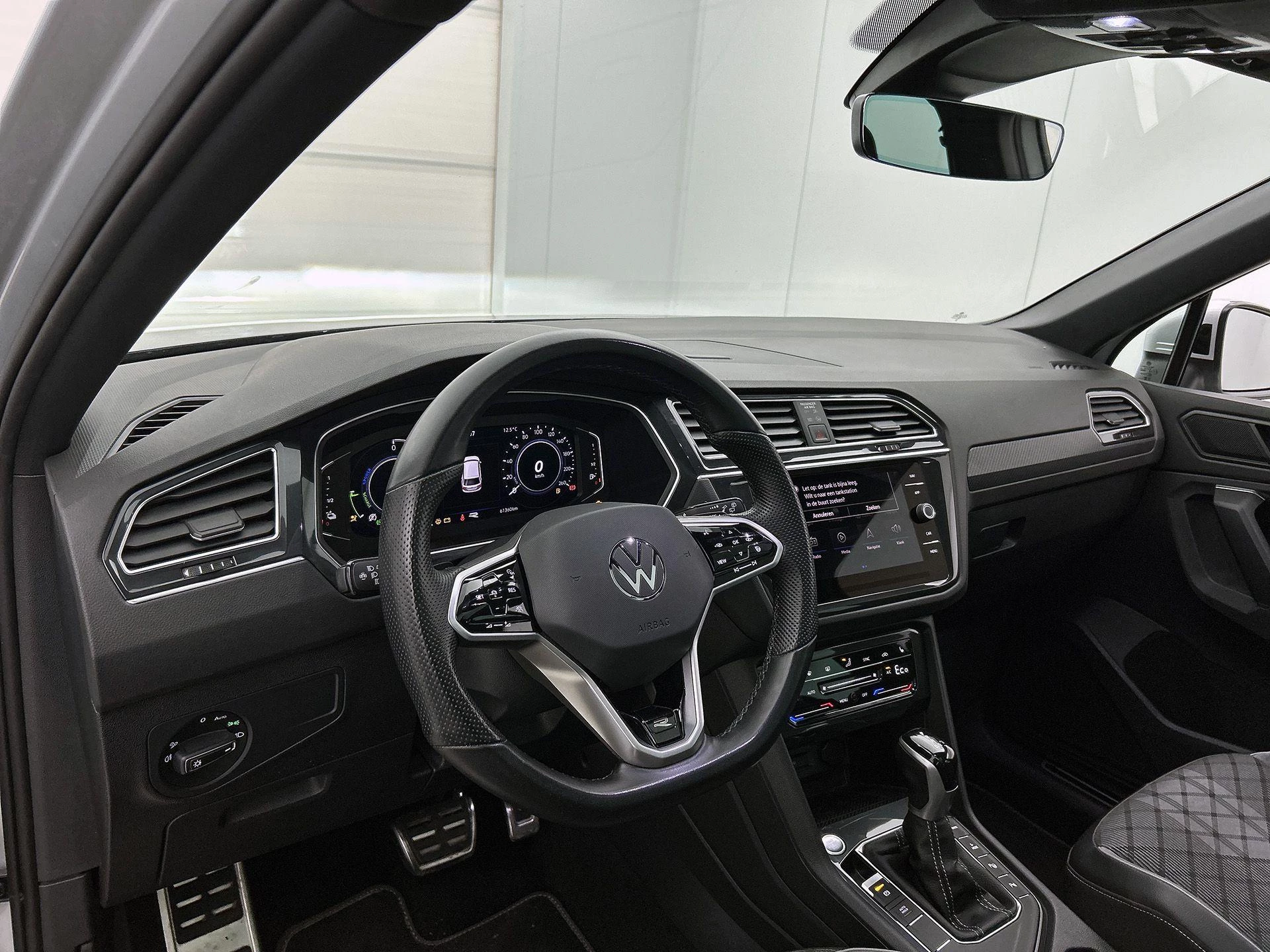 Volkswagen-Tiguan-image-17