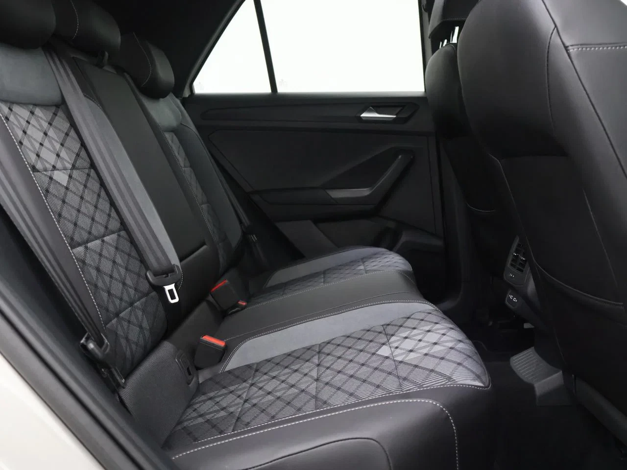 Volkswagen-T-Roc-image-4