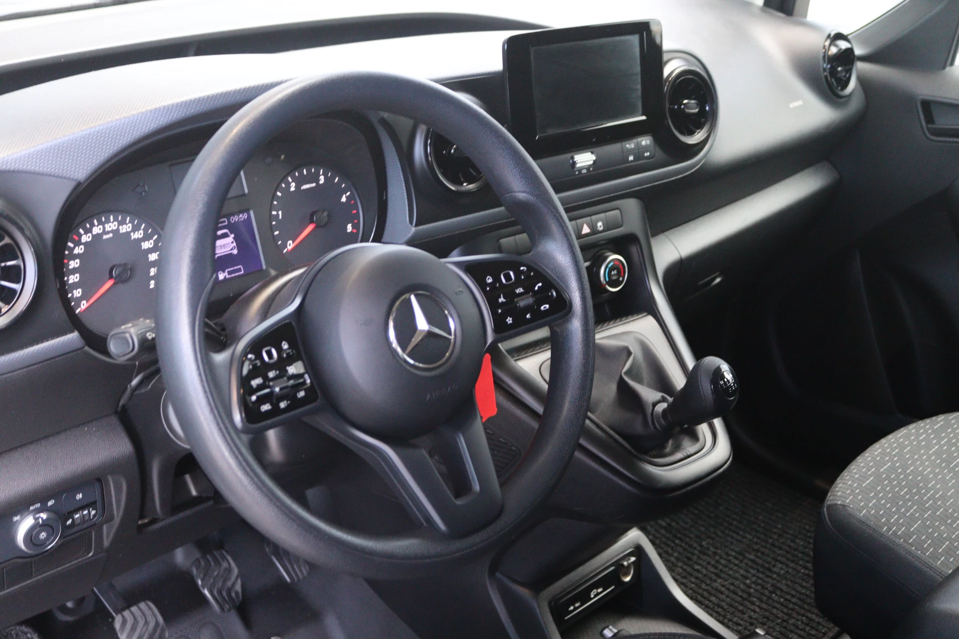 Mercedes-Benz-Citan-image-4