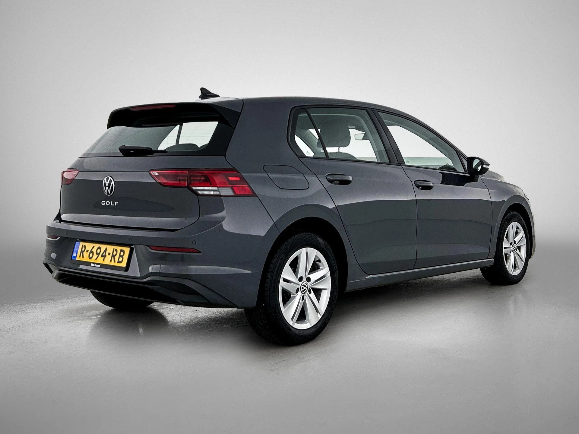 Volkswagen-Golf-image-3