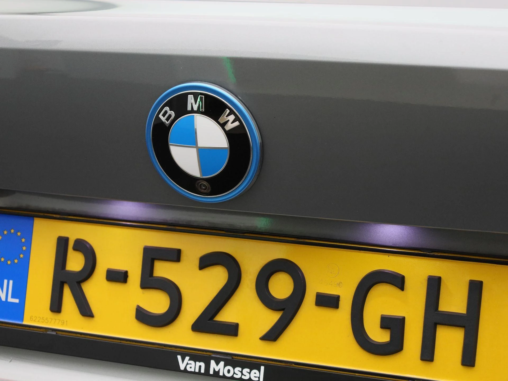 BMW-i4-image-46