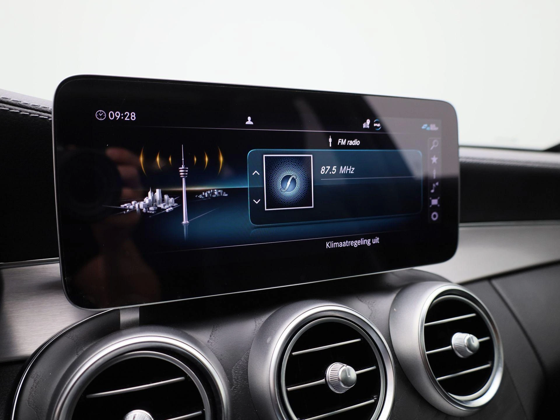 Mercedes-Benz-C-Klasse-image-27