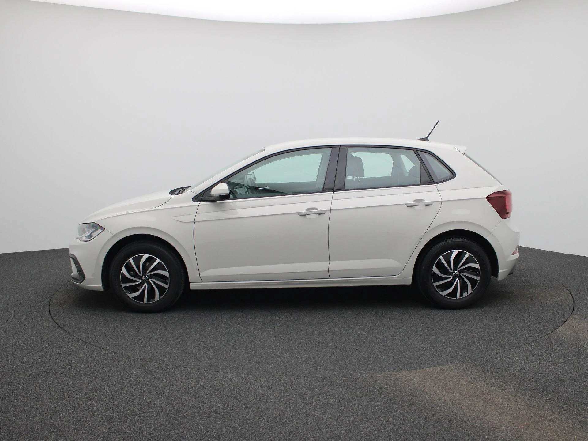 Volkswagen-Polo-image-3