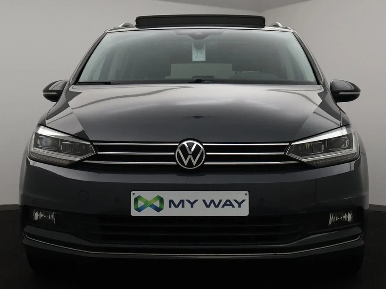 Volkswagen-Touran-image-7