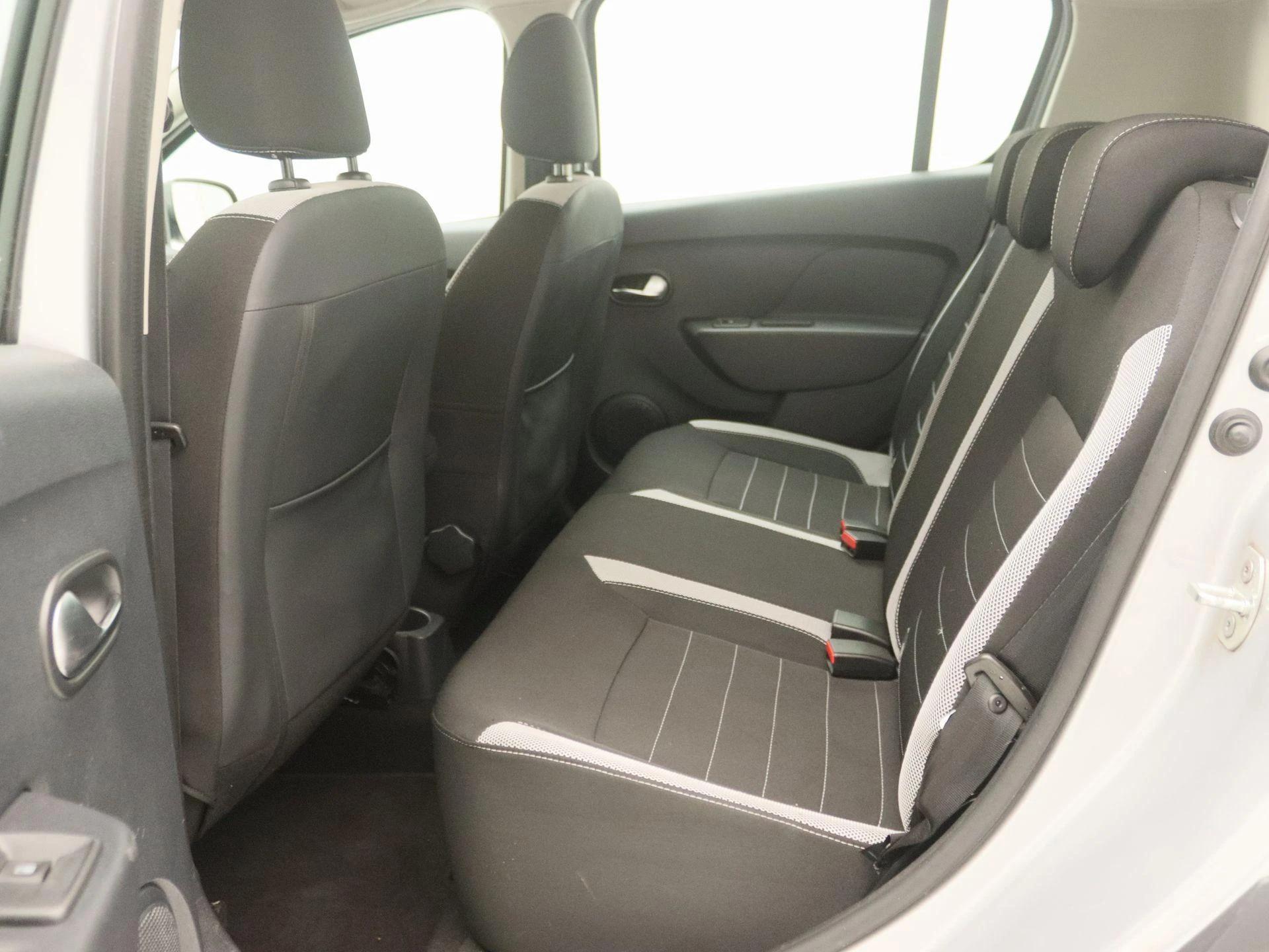 Dacia-Sandero Stepway-image-12