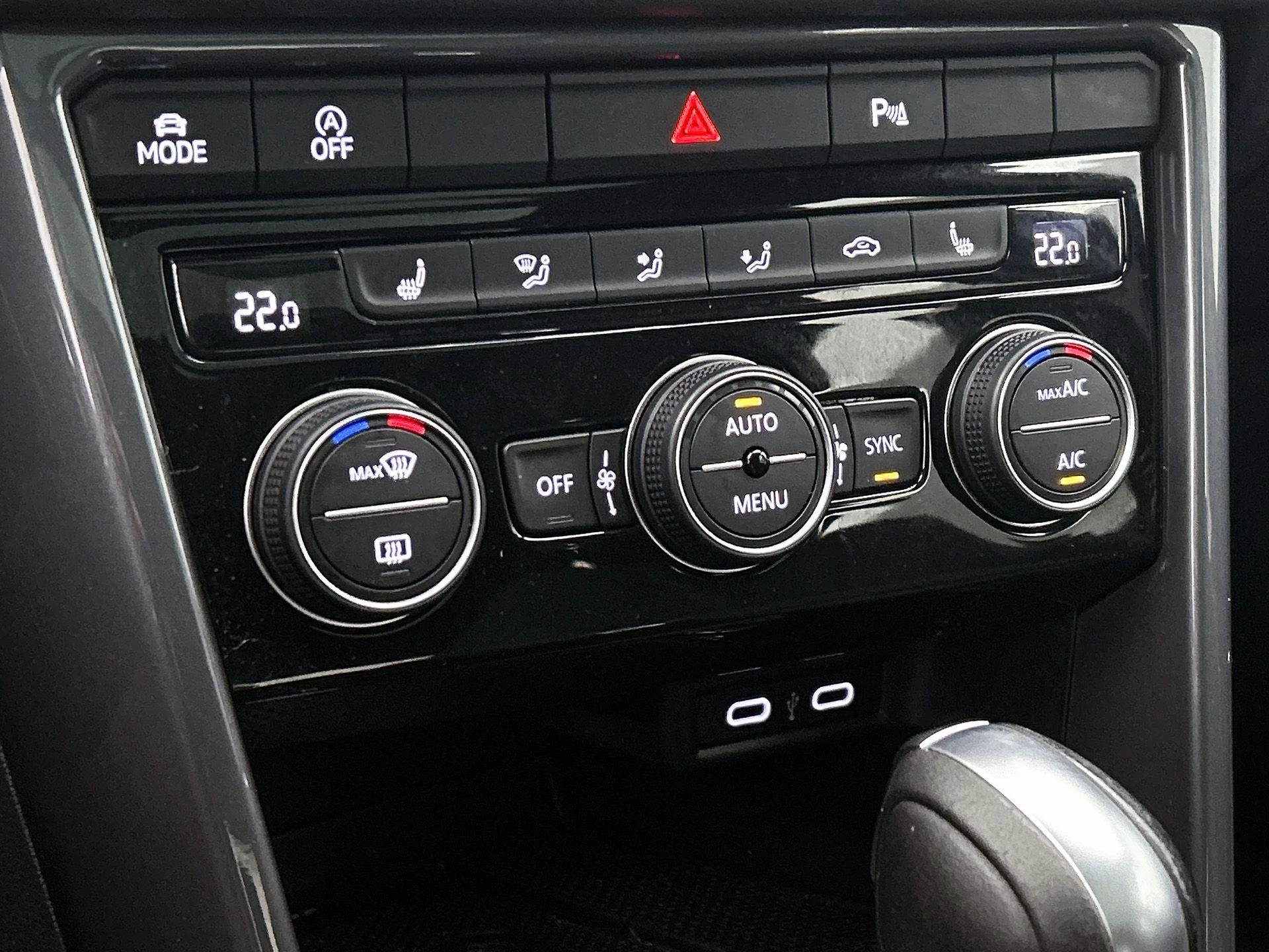 Volkswagen-T-Roc-image-18