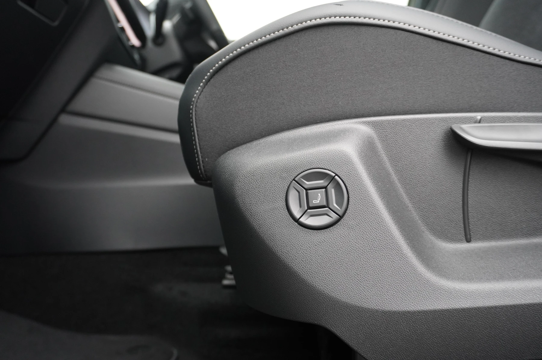Volkswagen-Tiguan-image-15