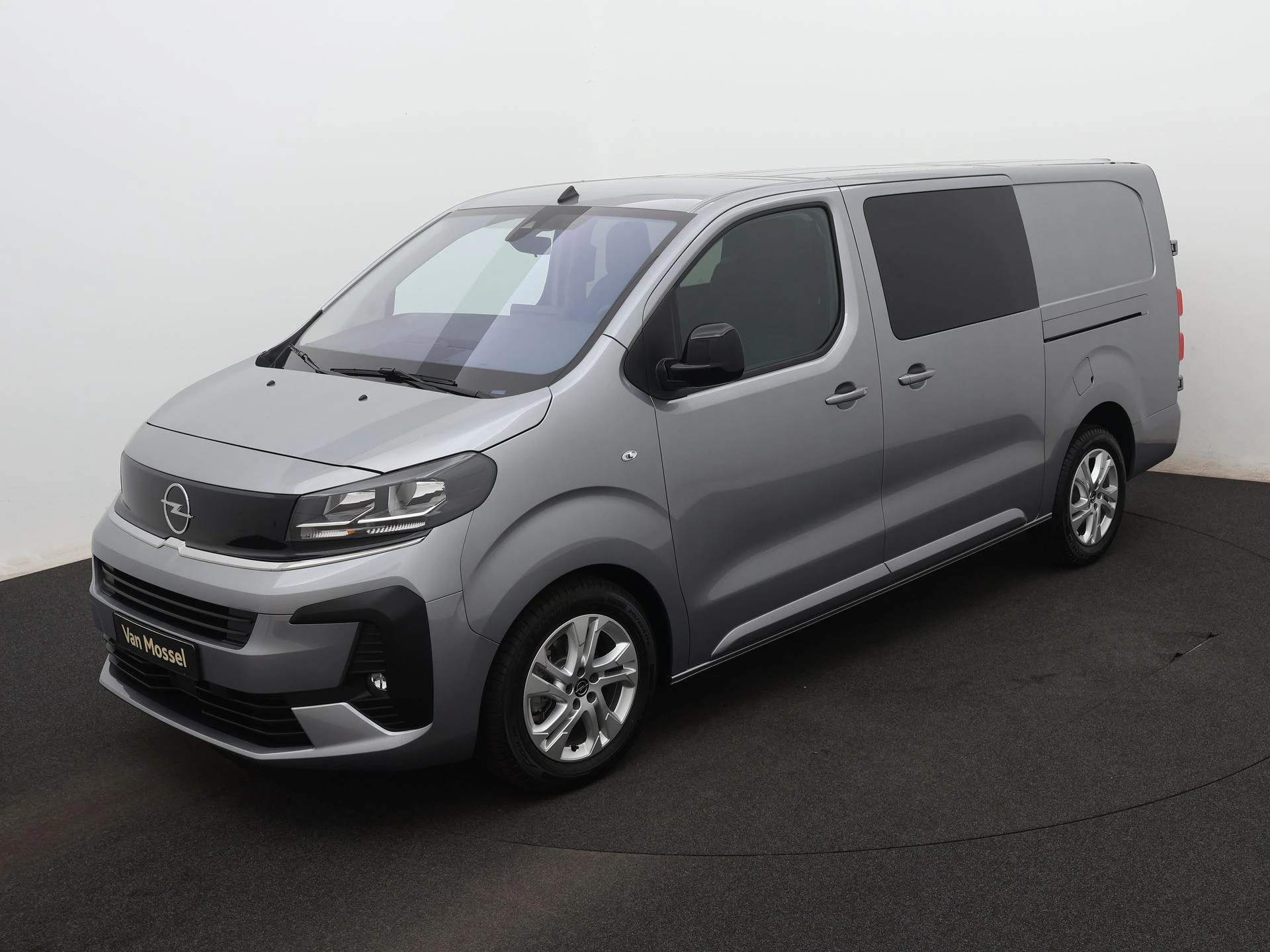 Opel-Vivaro-image-1