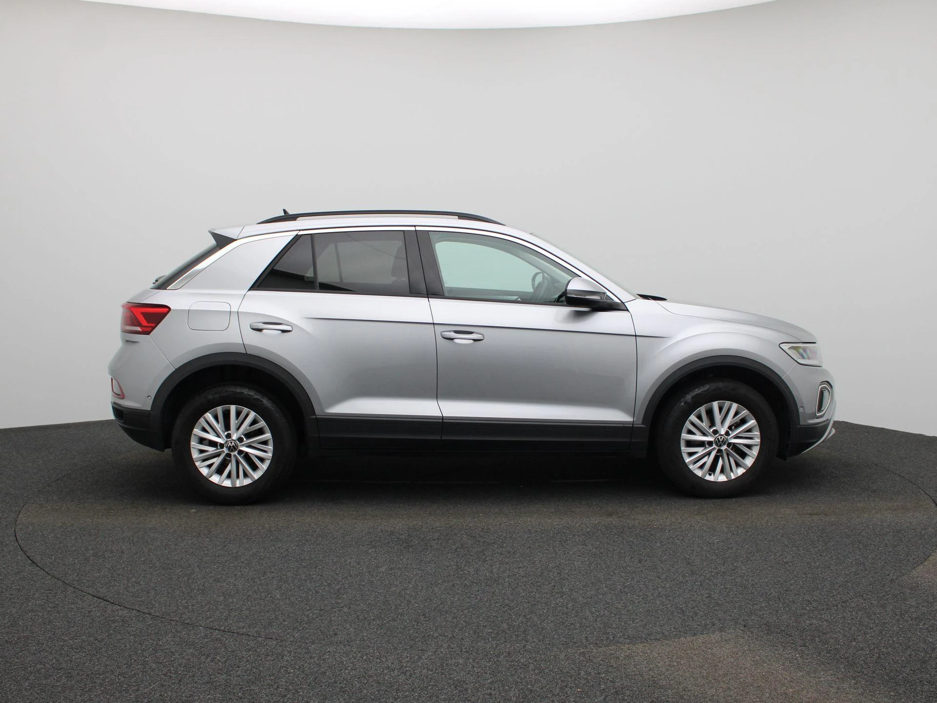 Volkswagen-T-Roc-image-5