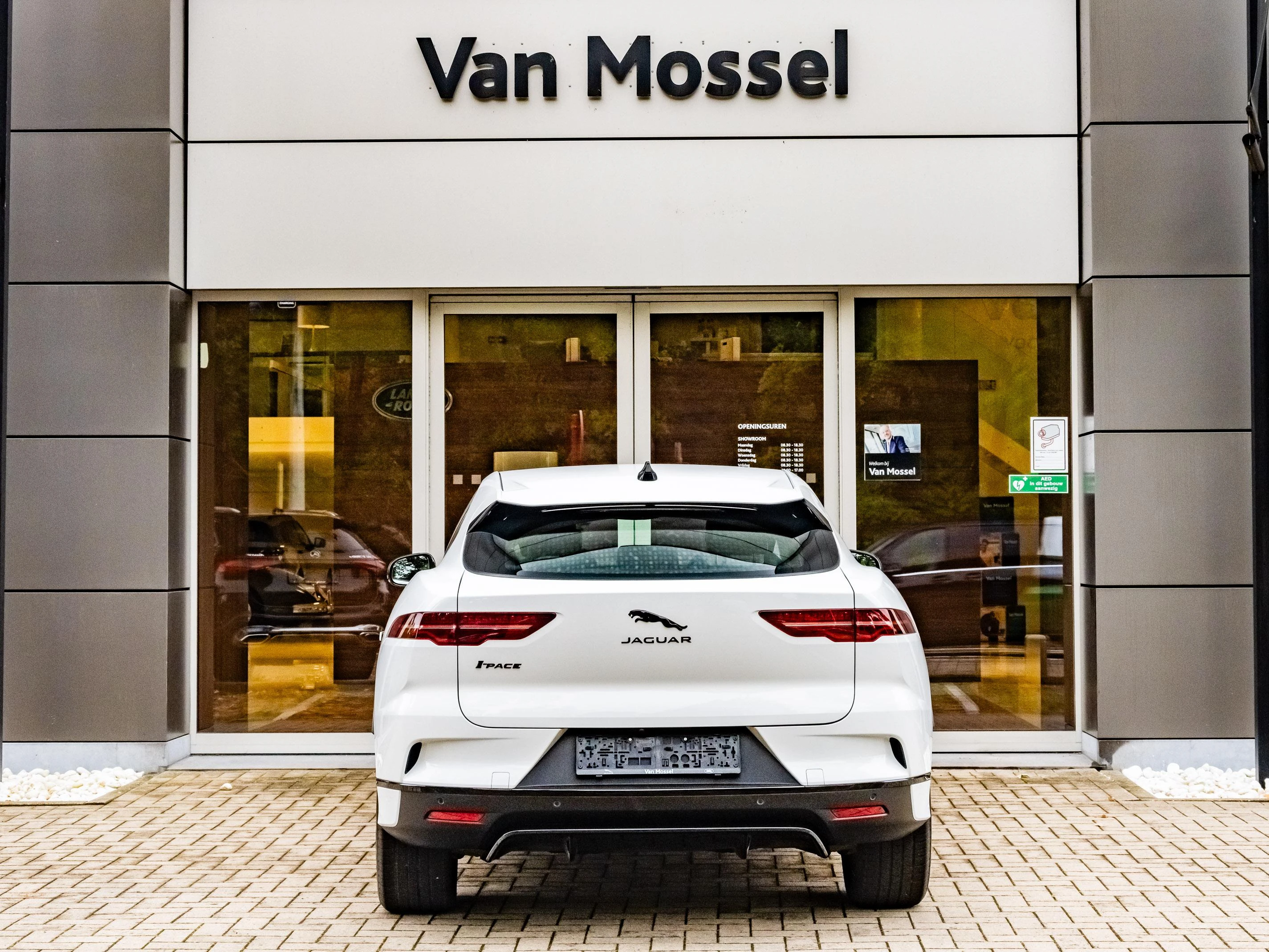 Jaguar-I-PACE-image-4