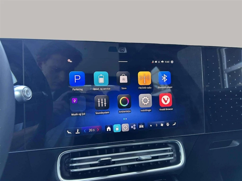 Mercedes-Benz-CLA-image-18