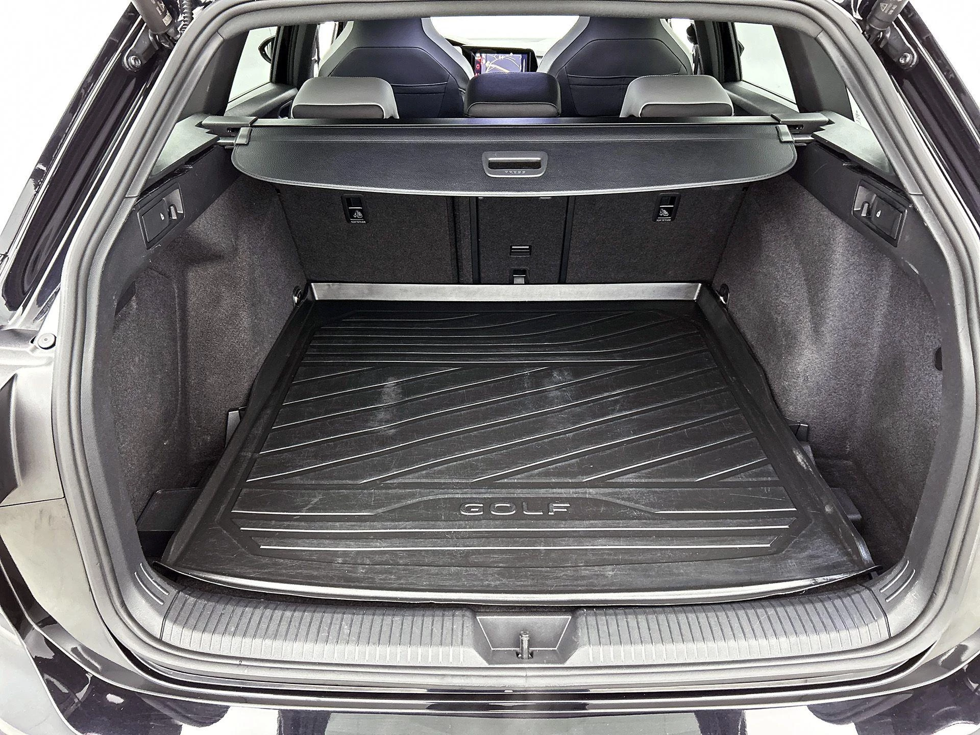 Volkswagen-Golf-image-27
