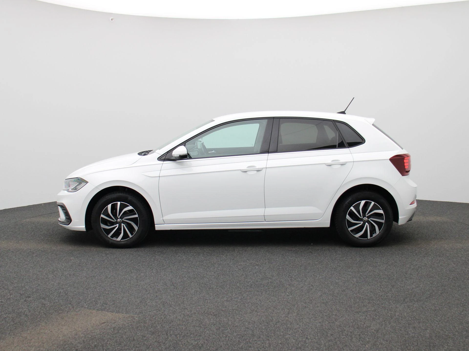 Volkswagen-Polo-image-3