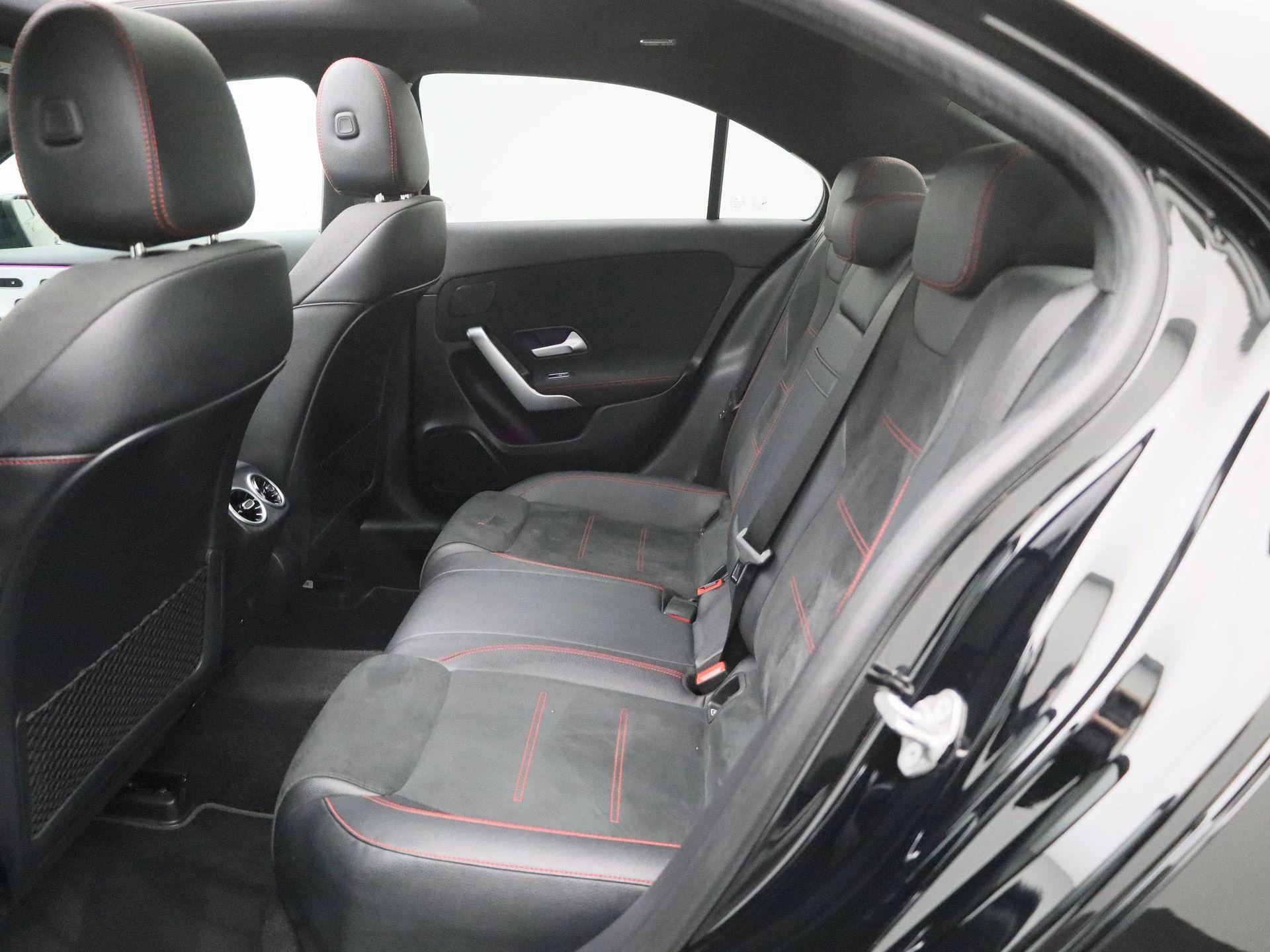 Mercedes-Benz-A-Klasse-image-8