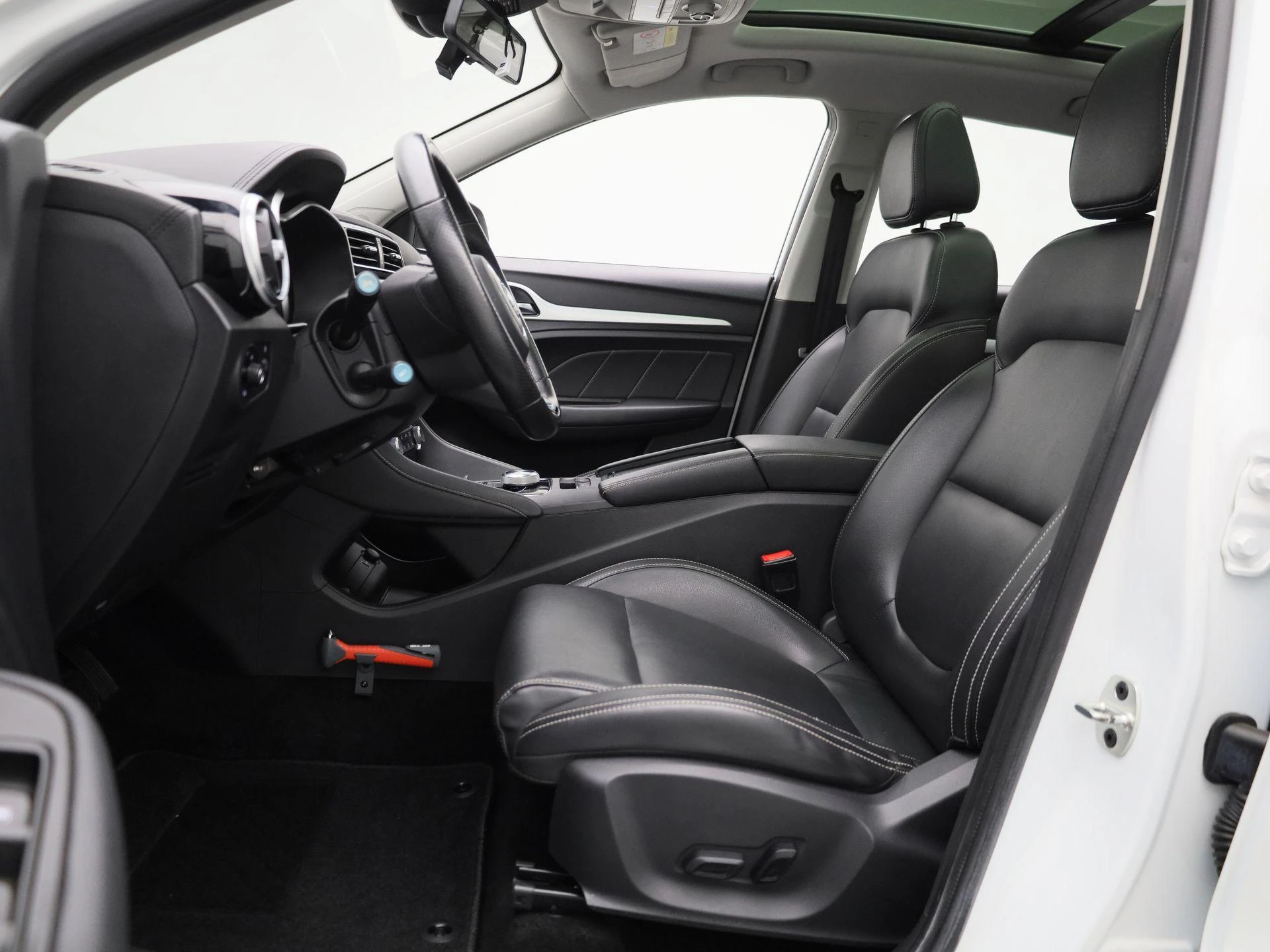 MG-ZS EV-image-9