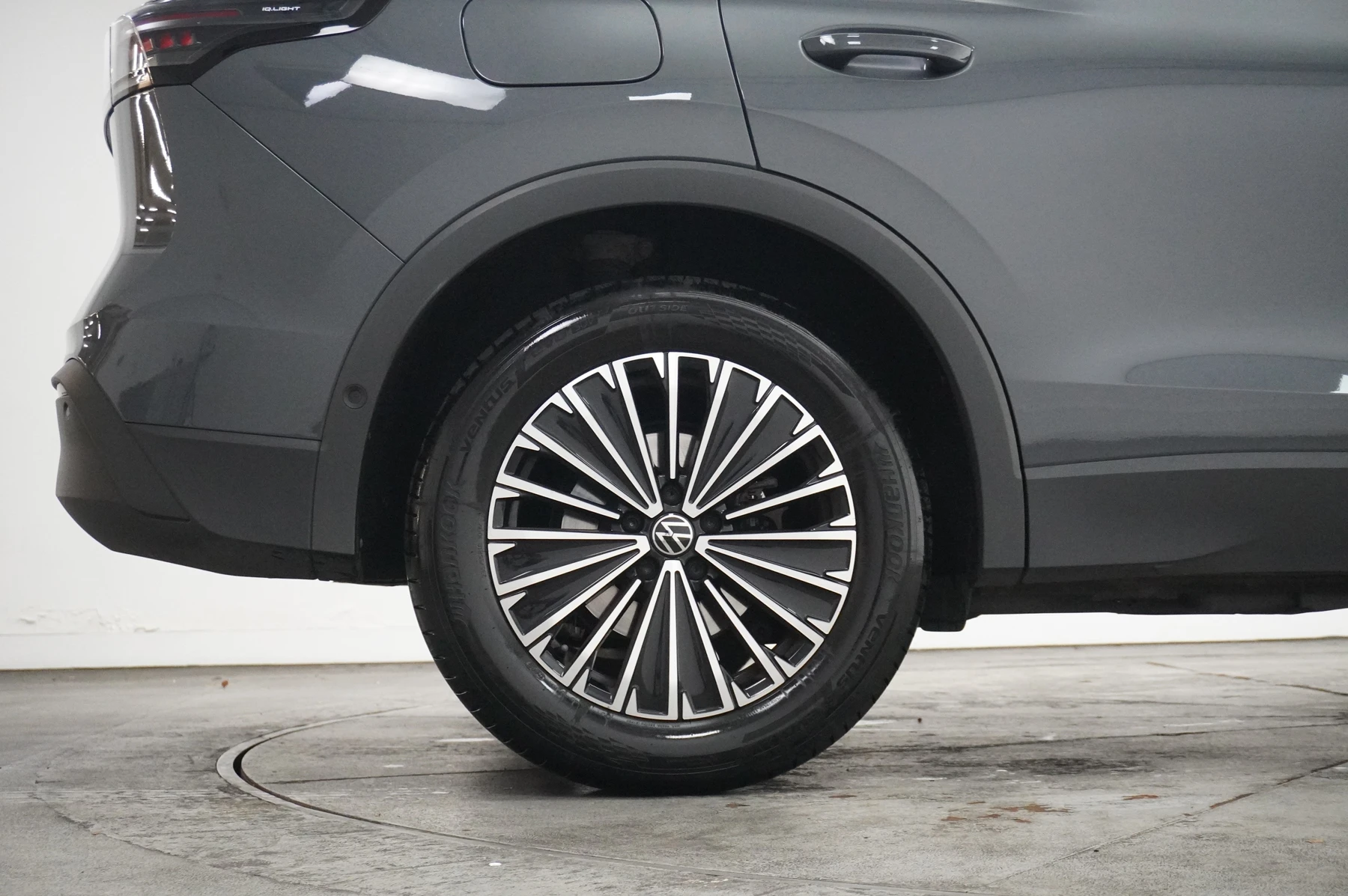 Volkswagen-Tiguan-image-19