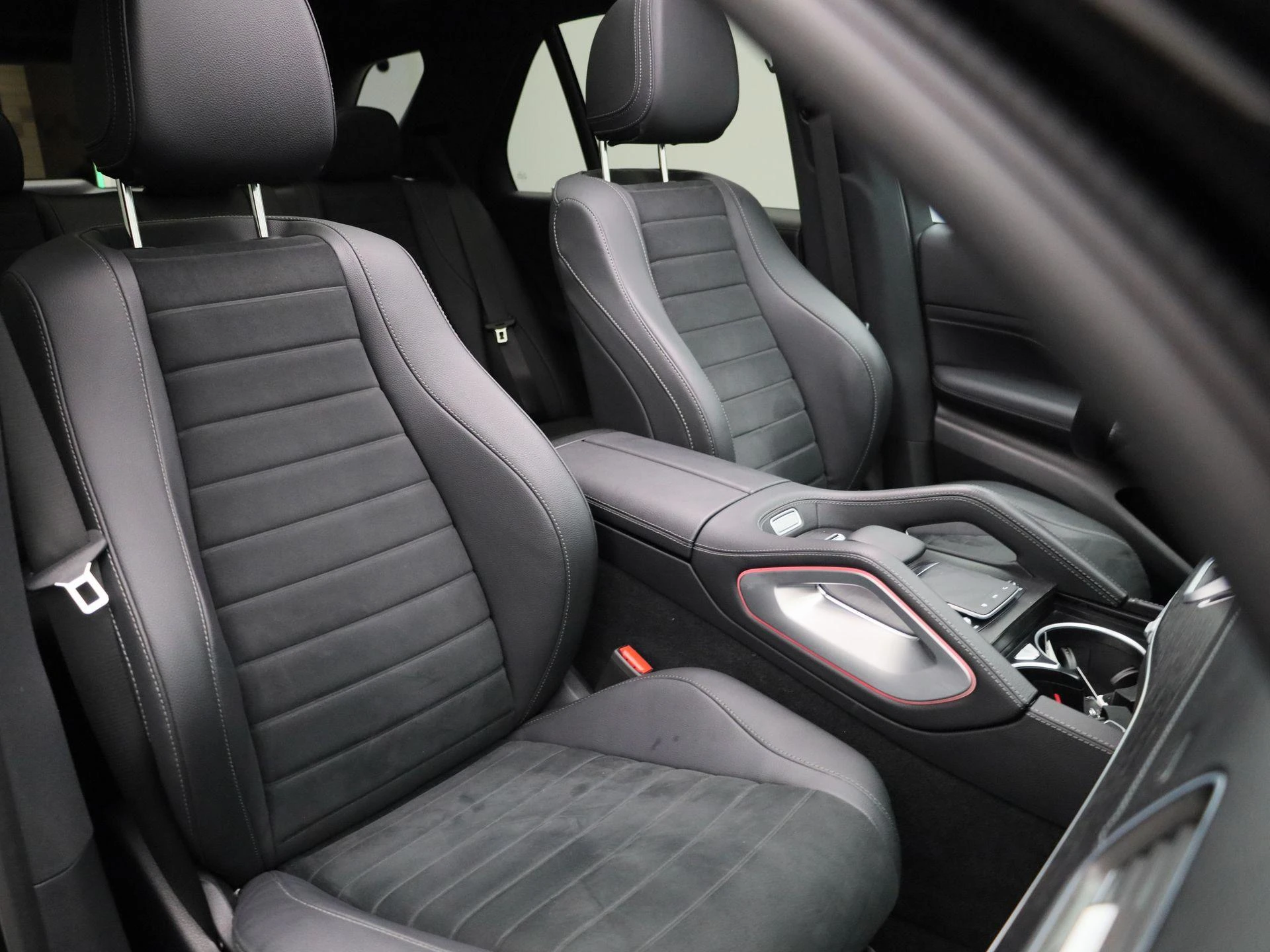 Mercedes-Benz-GLE-image-56