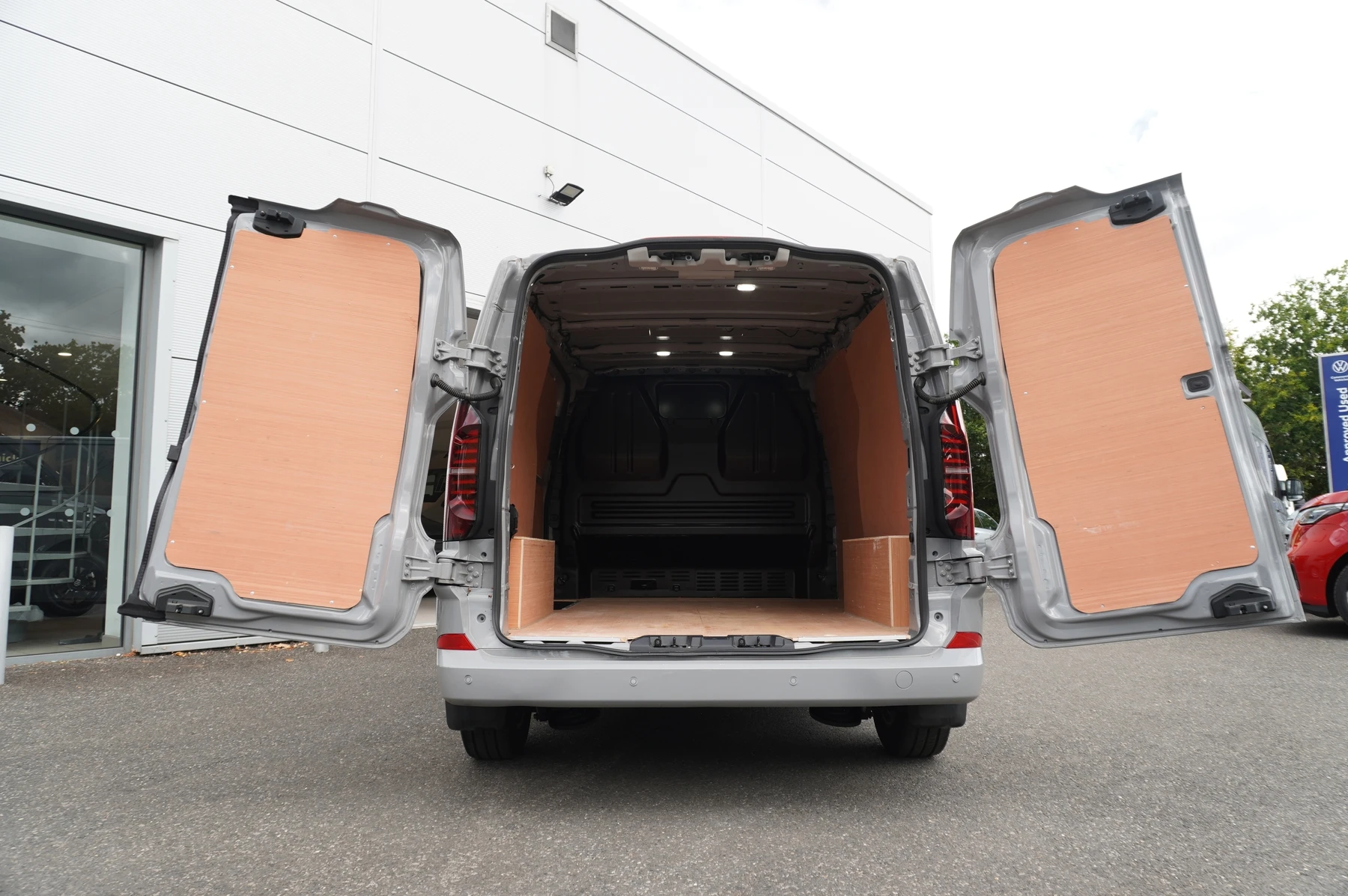 Volkswagen-Transporter-image-16