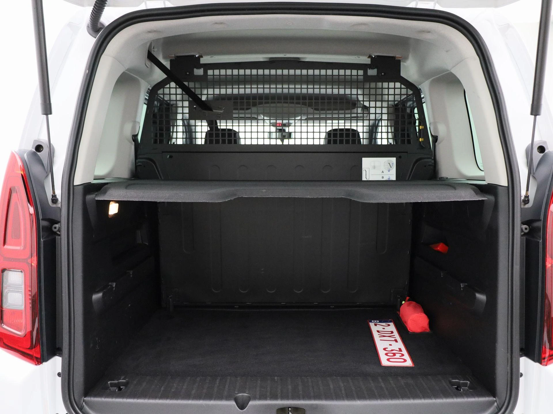 Opel-Combo Life-image-15