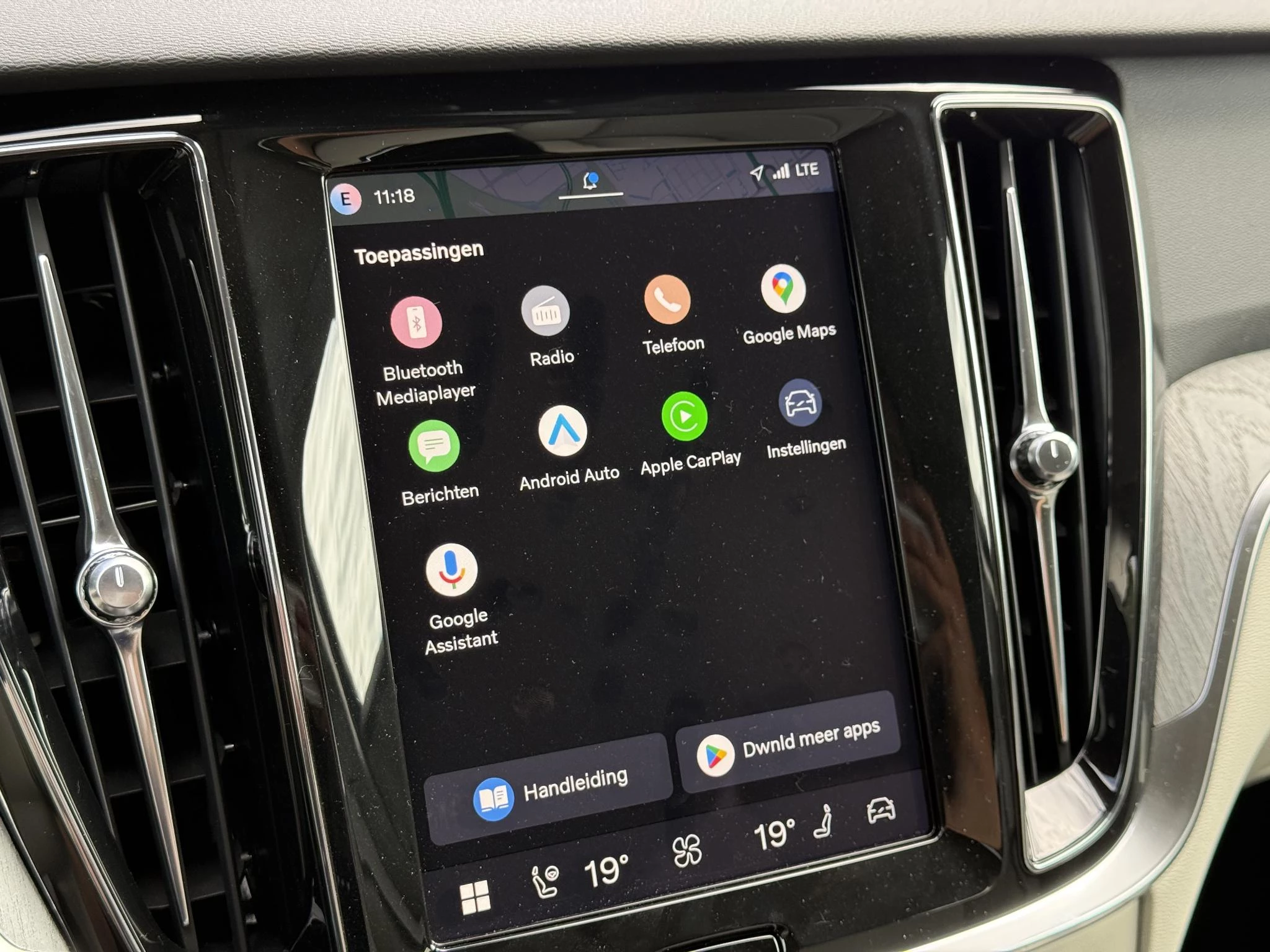 Volvo V60 T8 Plug-in hybrid AWD Plus Dark