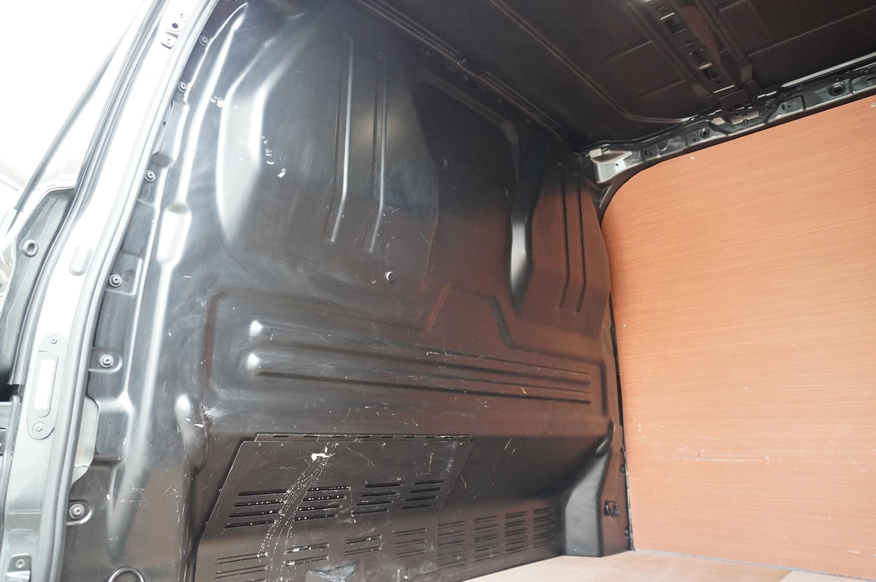 Volkswagen-Transporter-image-9