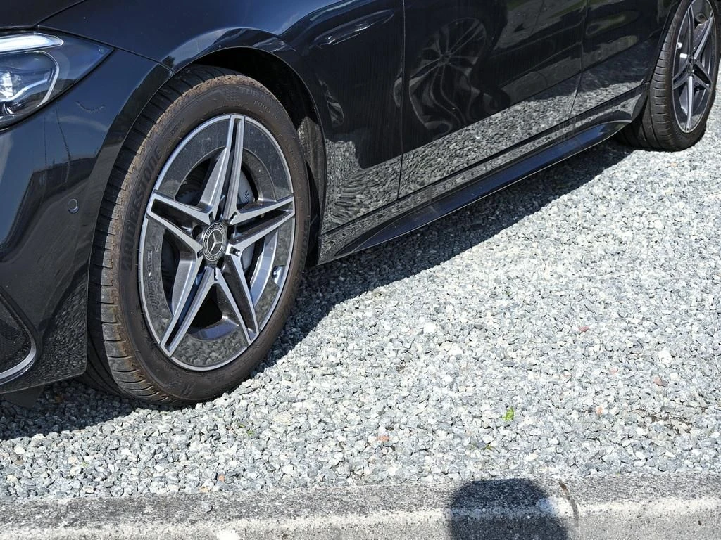 Mercedes-Benz-C-Klasse 300-image-6