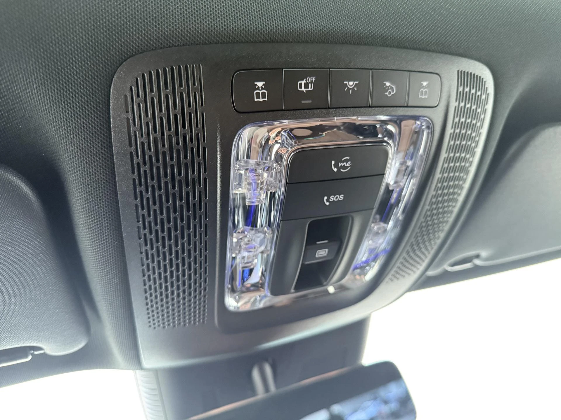 Mercedes-Benz-GLA-image-23