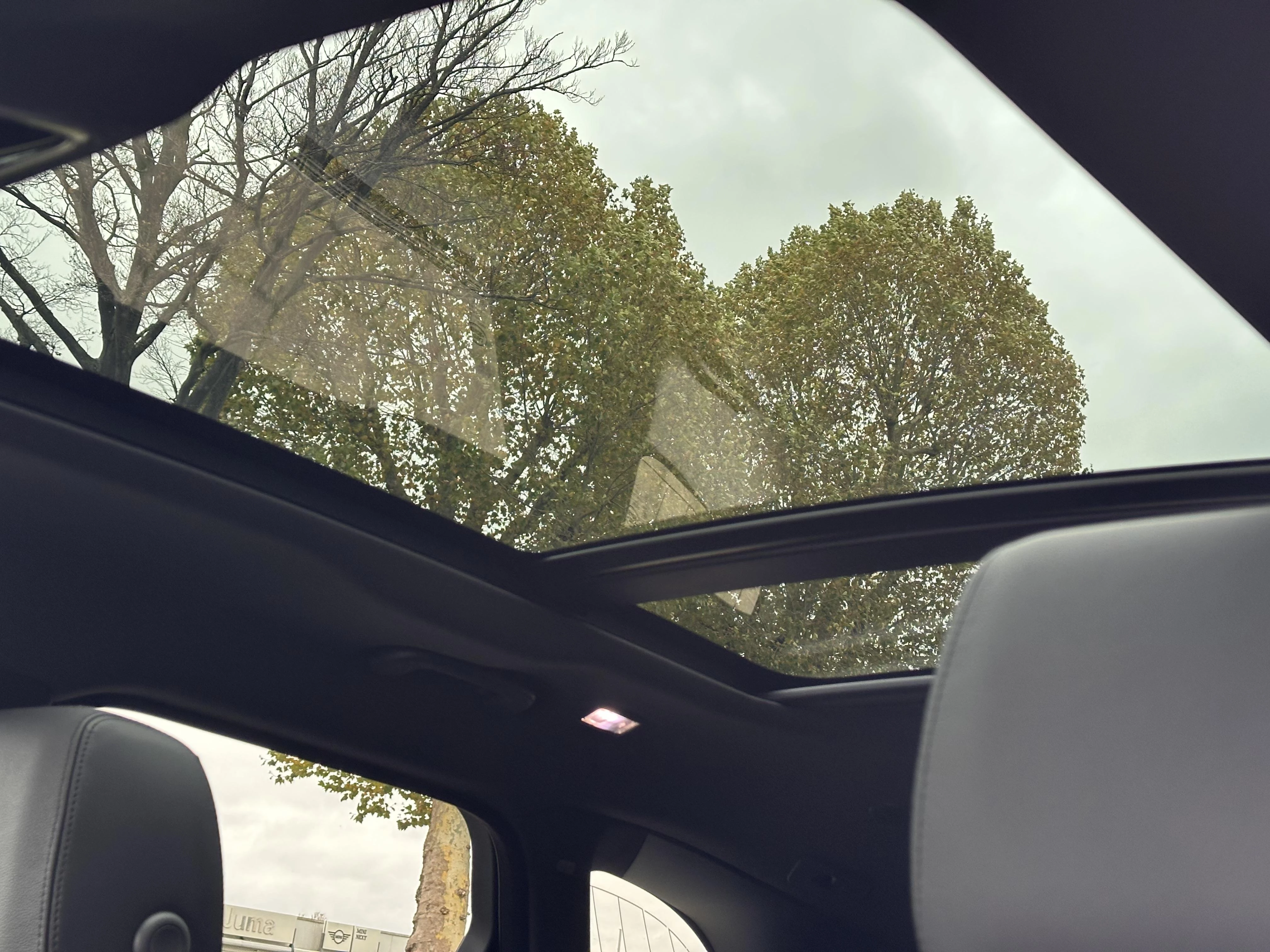 Land Rover-Range Rover Velar-image-24