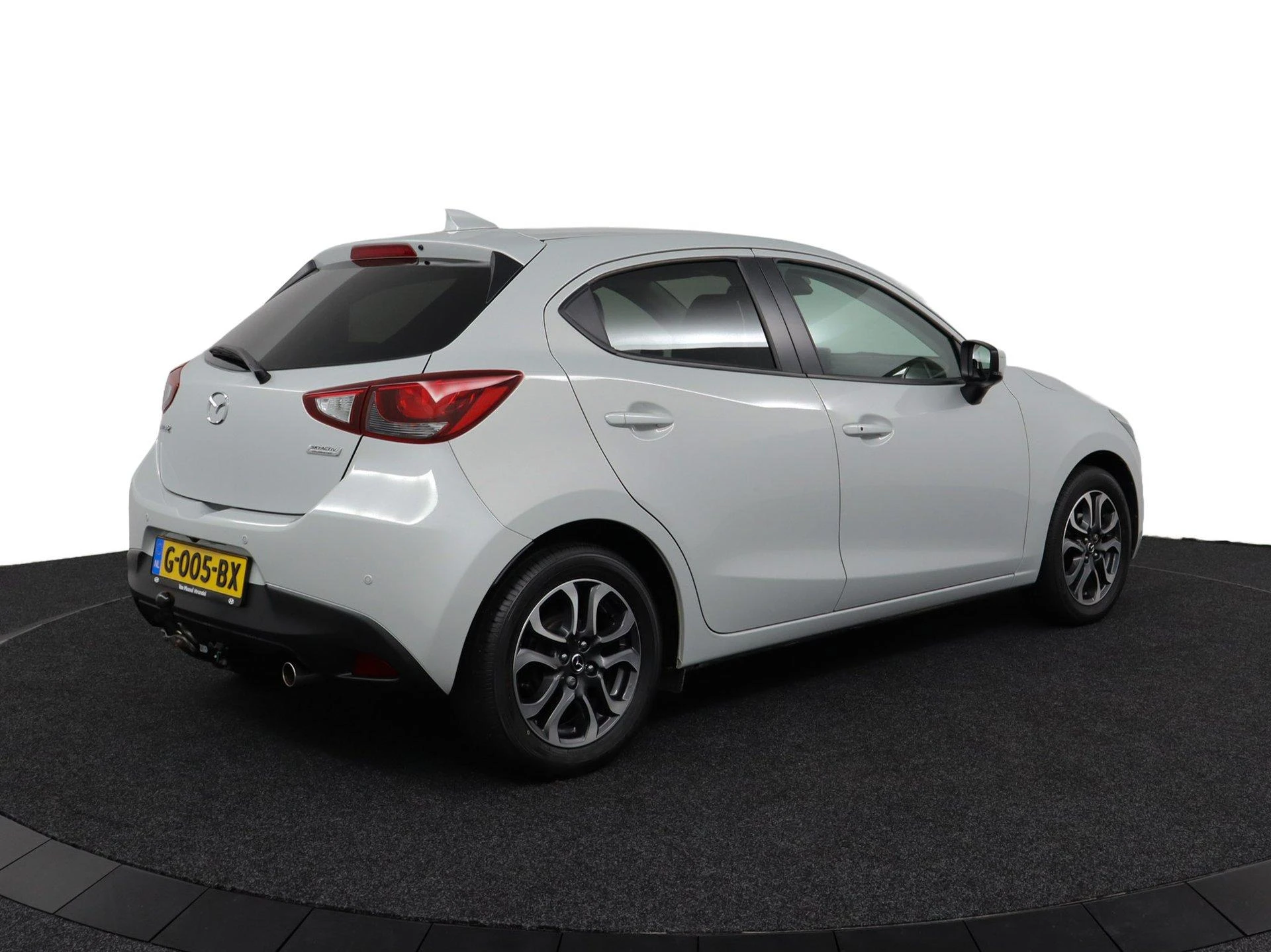 Mazda-2-image-2