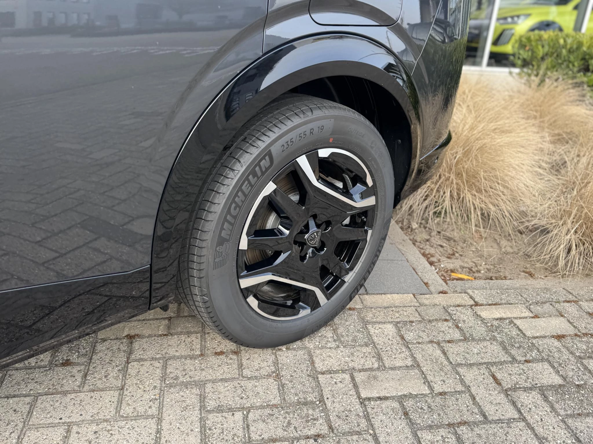 Peugeot-e-5008-image-11