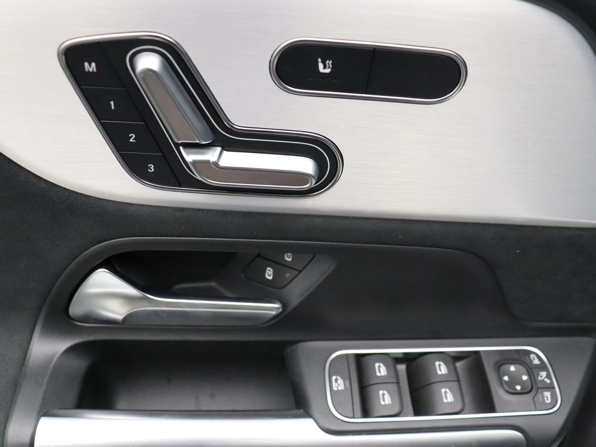 Mercedes-Benz GLA 250 e AMG Line + PREMIUM PLUS PACK + CARPLAY + TREKHAAK +