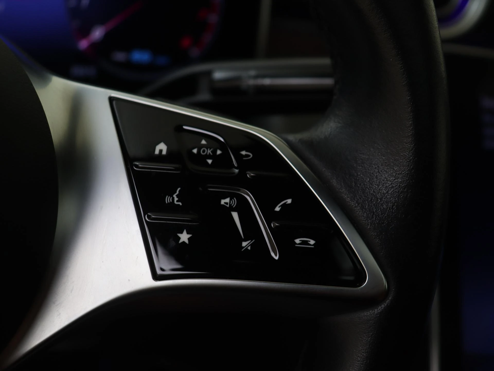 Mercedes-Benz-C-Klasse-image-12