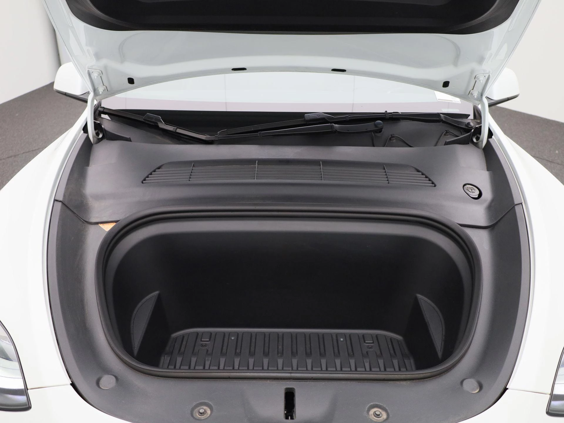 Tesla Model Y Long Range Dual Motor
