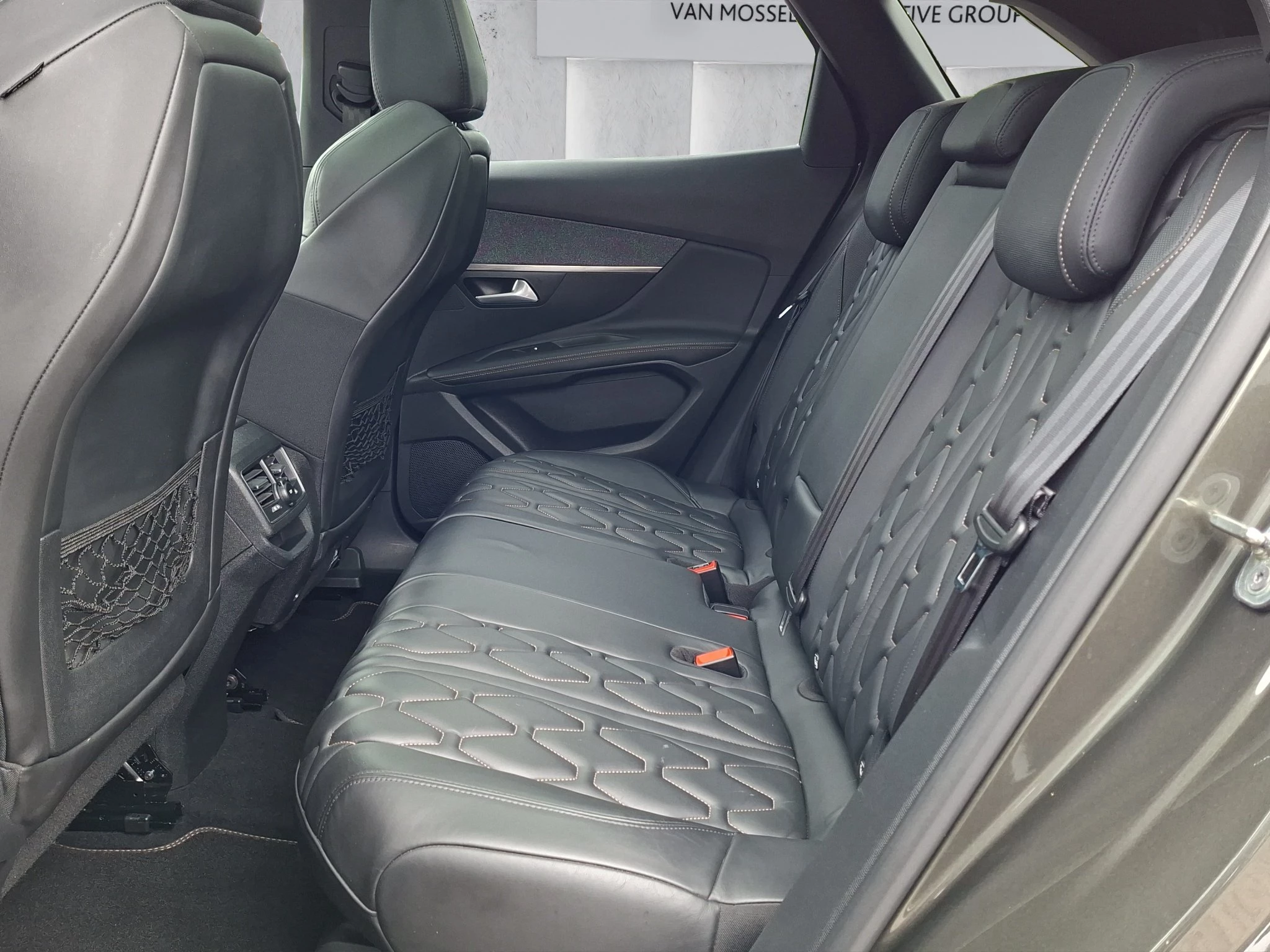 Peugeot 3008 Allure 1.6 PureT. Aut. | LED | Pano | LEDER | AHK | ACC | GJR | RFK | SHZ