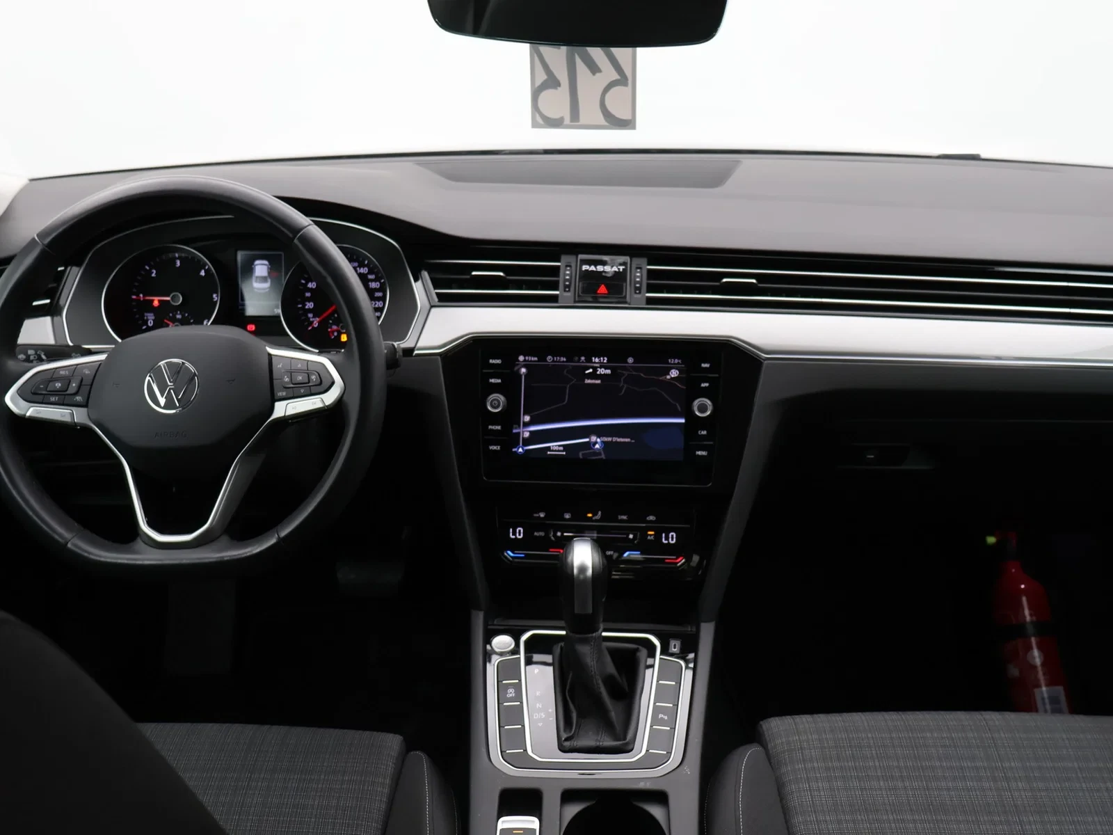 Volkswagen-Passat-image-12