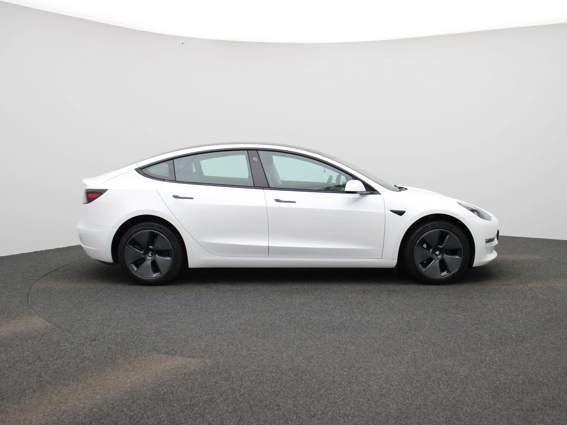 Tesla-Model 3-image-5