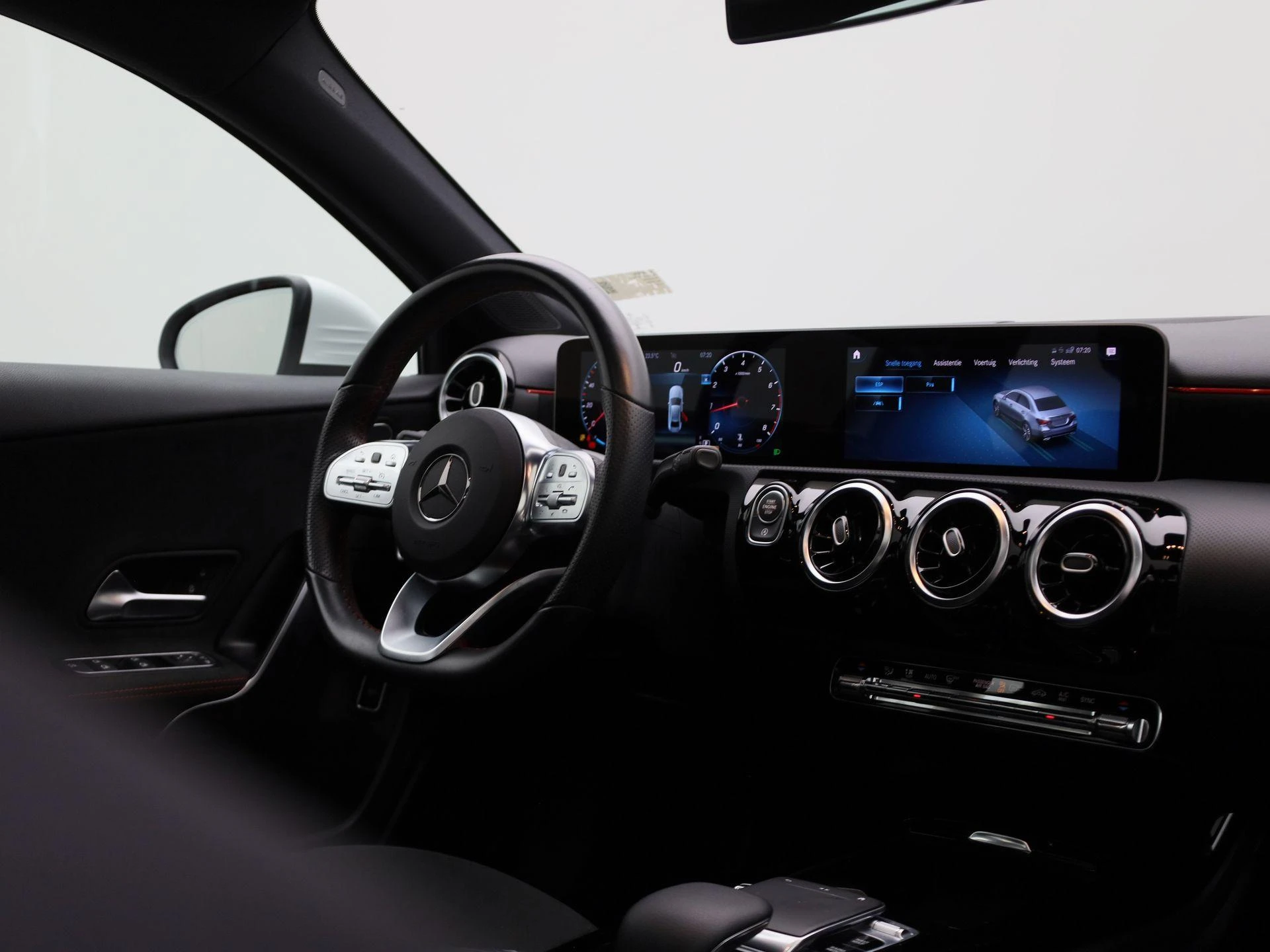 Mercedes-Benz-A-Klasse-image-36