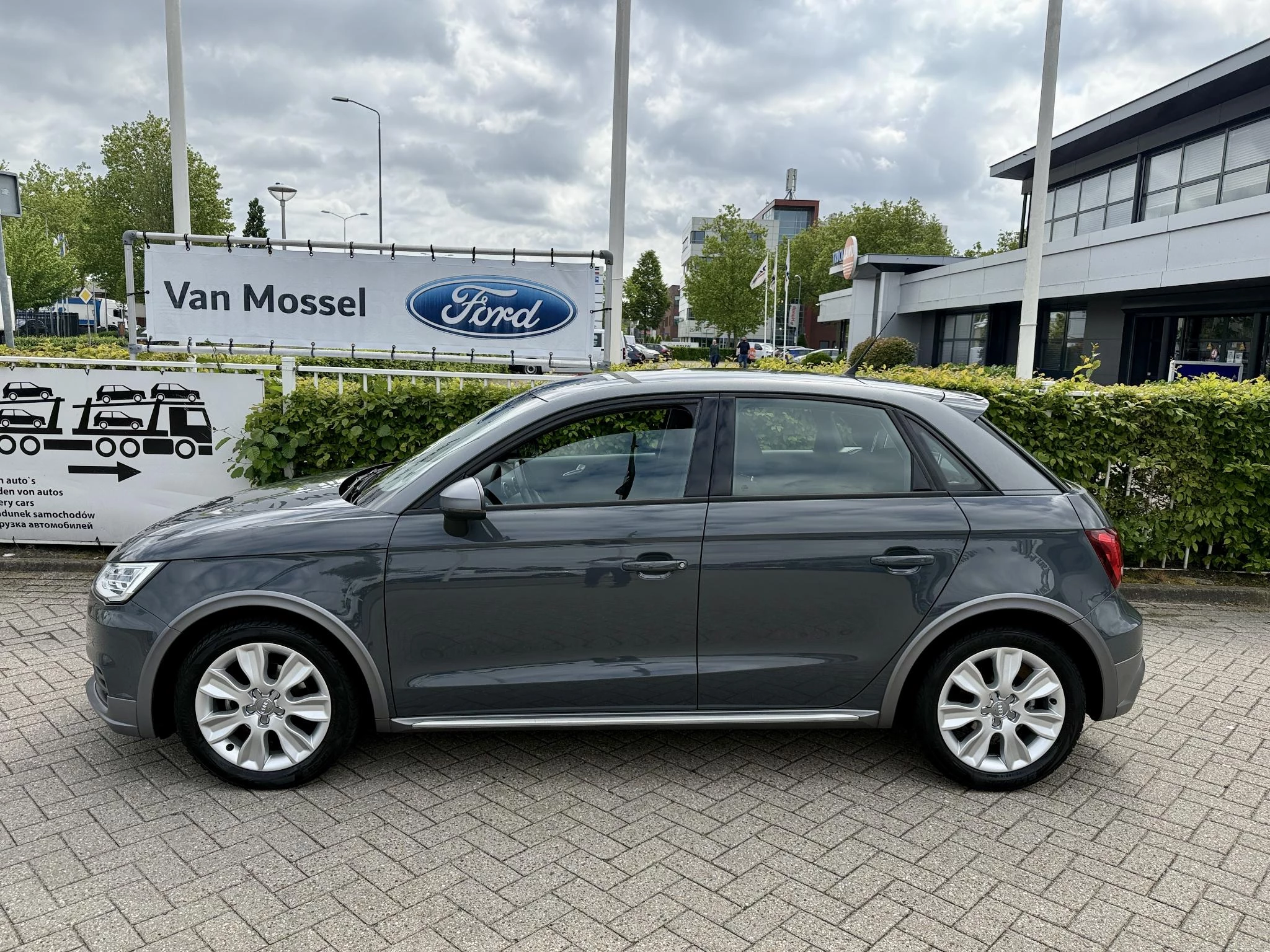 Audi-A1 Sportback-image-1