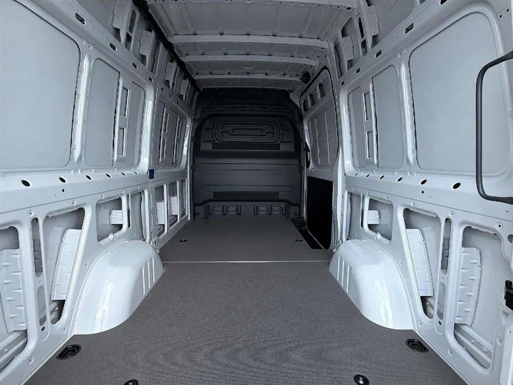 Mercedes-Benz-Sprinter-image-15