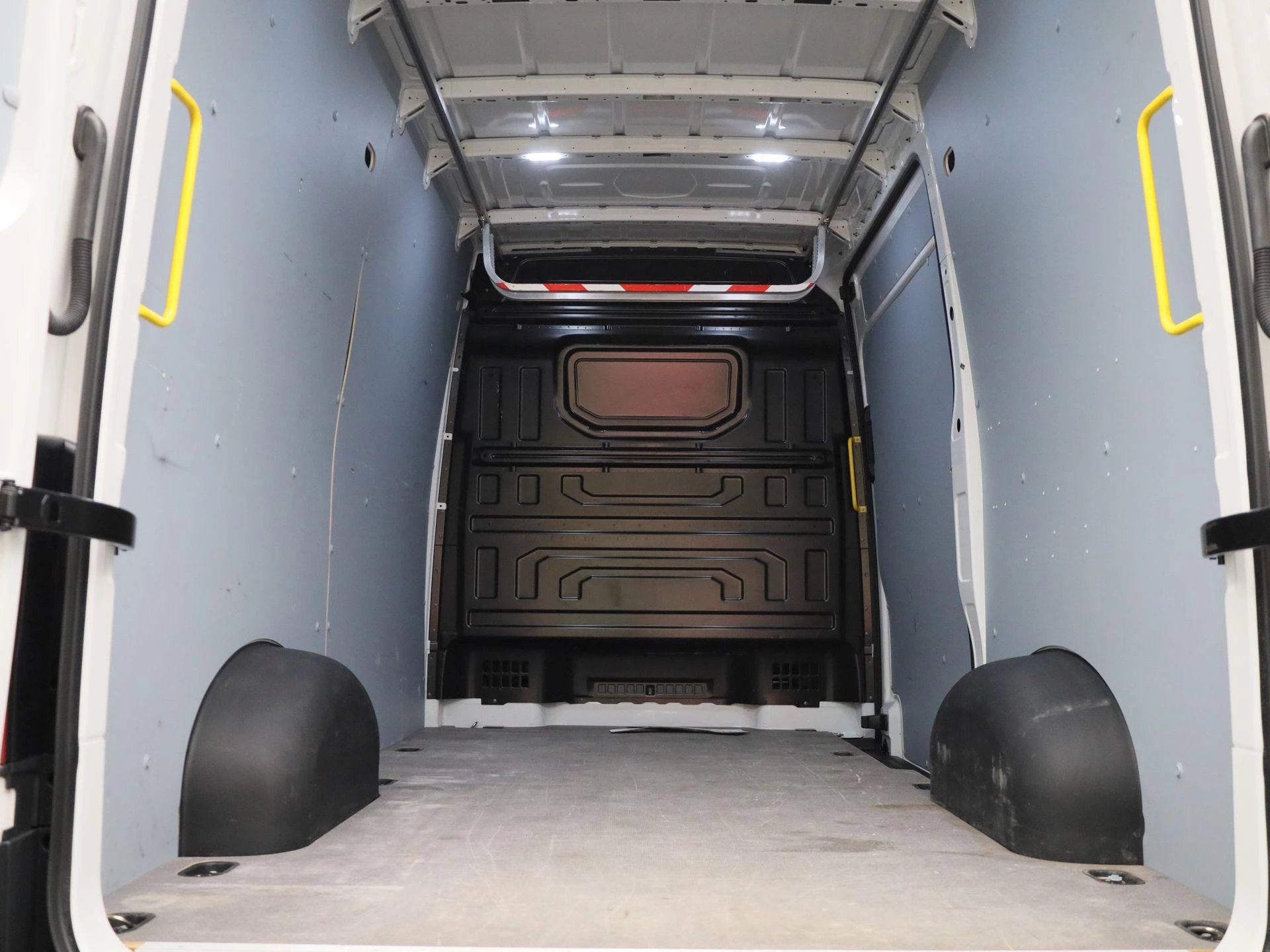 Volkswagen Crafter 2.0 TDI L3H3 140PK