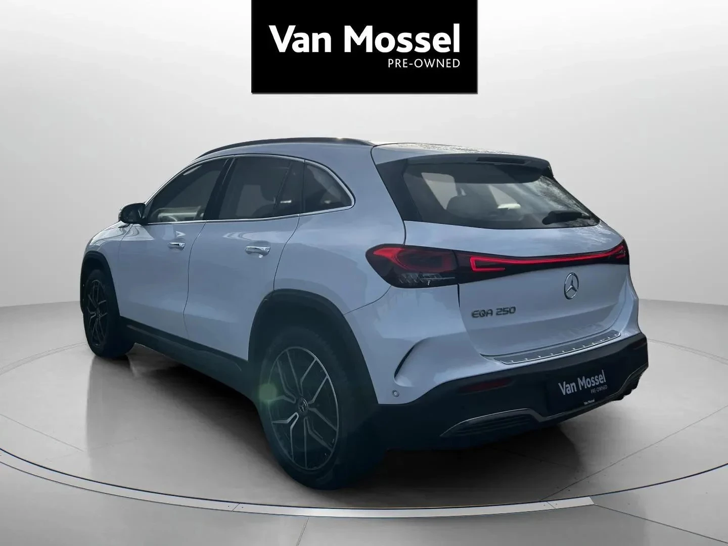 Mercedes-Benz-EQA-image-6