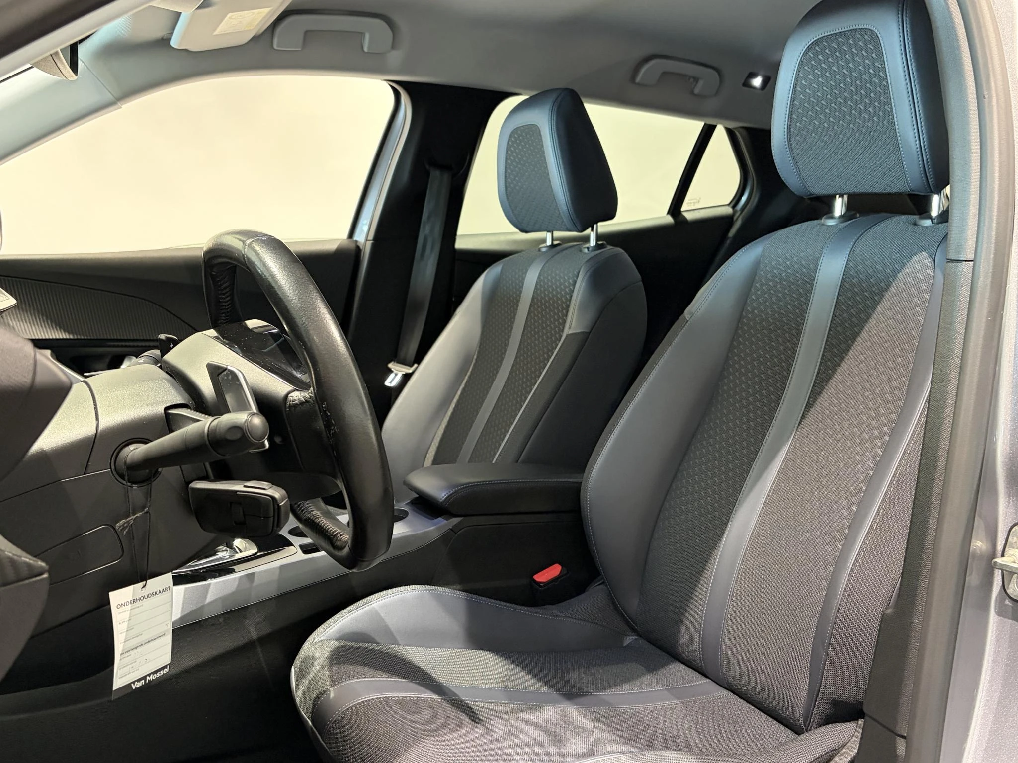Peugeot 2008 1.2 PureTech Blue Lease Allure
