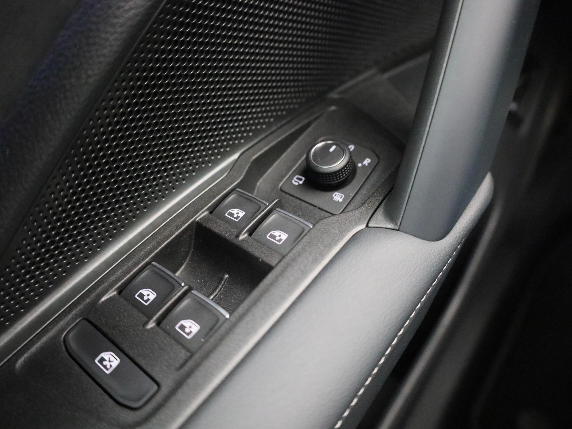 Volkswagen-Tiguan-image-24
