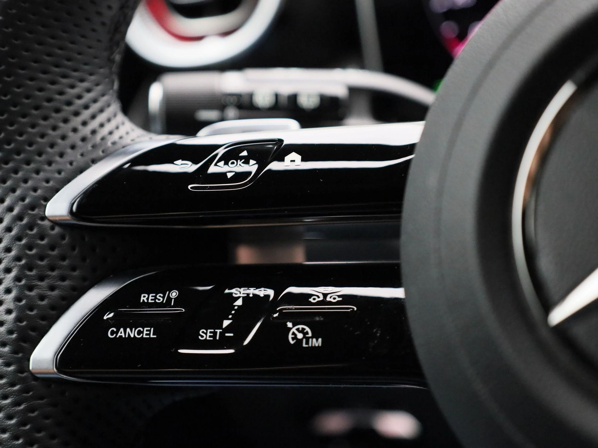 Mercedes-Benz-GLC-image-17