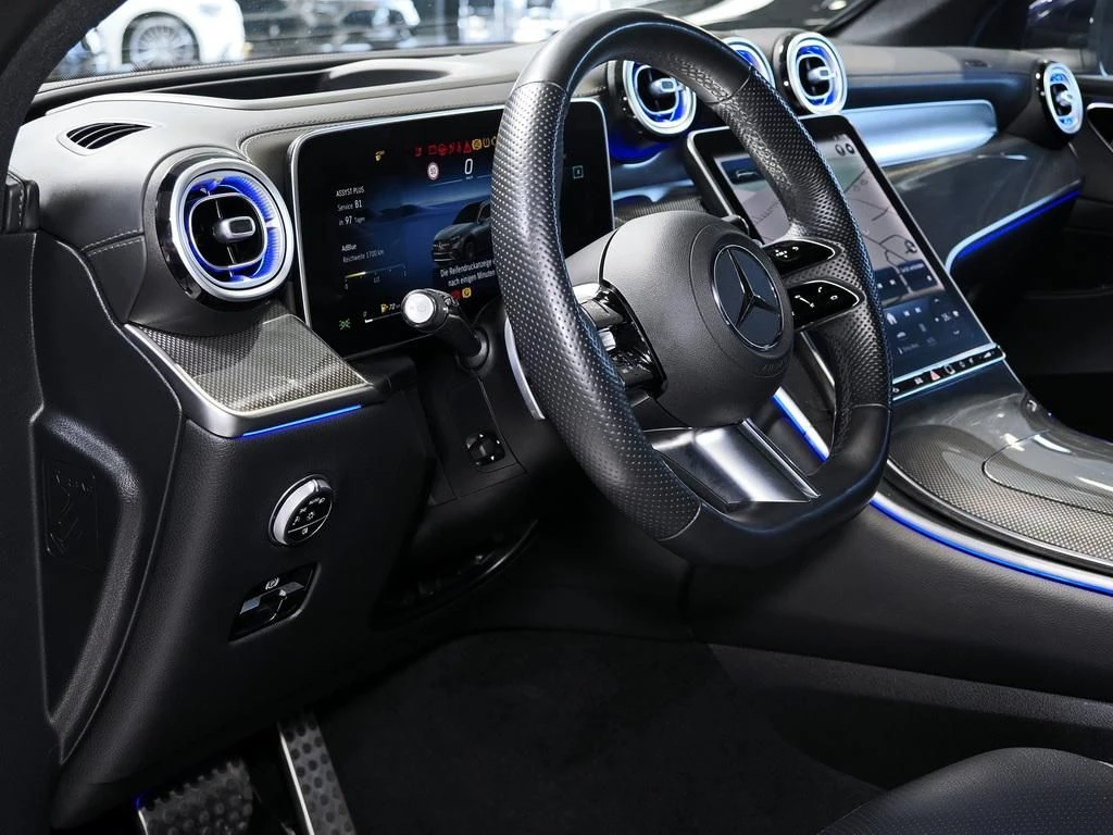 Mercedes-Benz-GLC 300 d-image-9